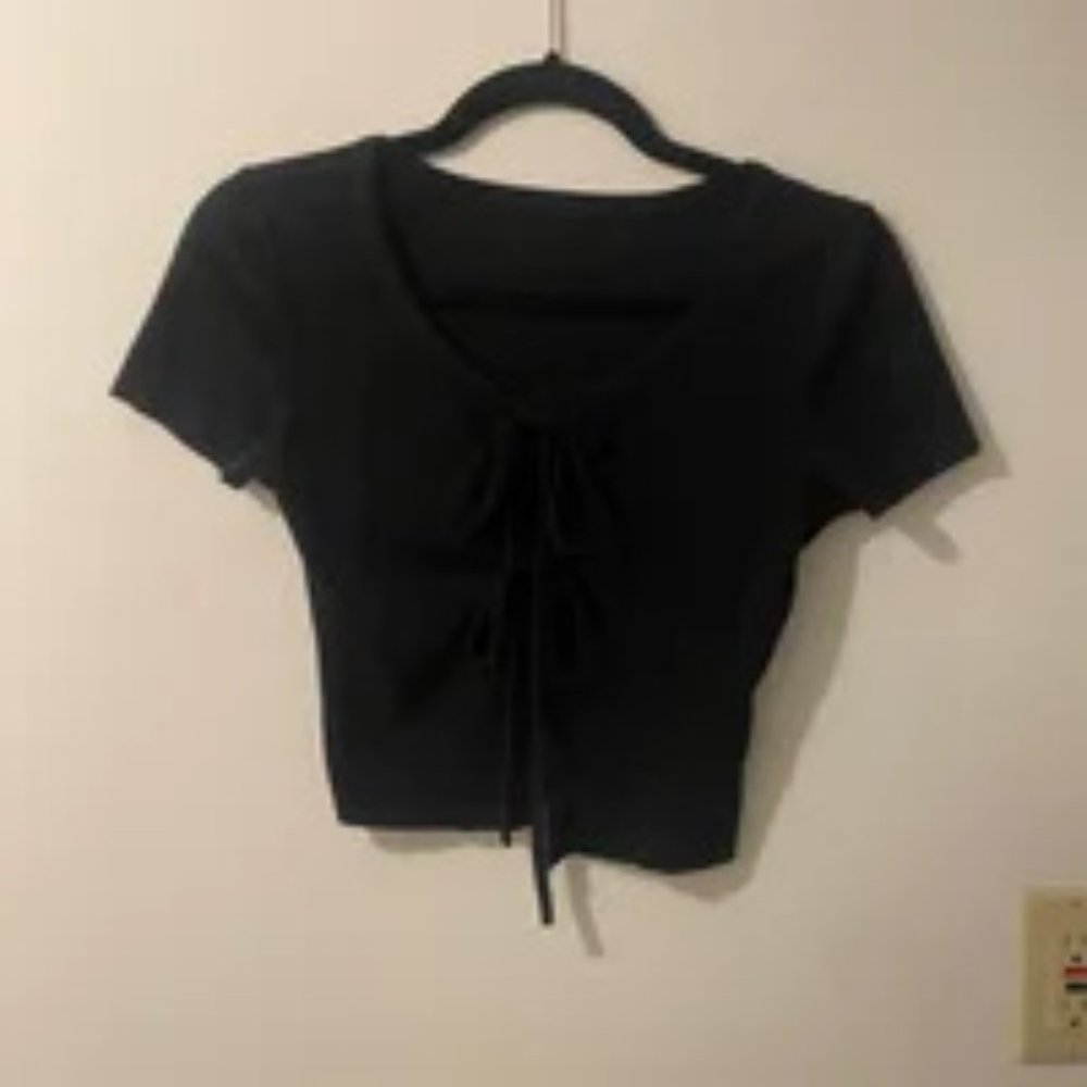 black short sleeves